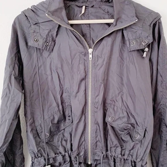 LIKE NEW! FREE PEOPLE! DARK GRAY LIGHT WINDBREAKER ZIP UP JACKET! - Picture 6 of 6